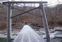 送電線点検用の山岳吊橋（改修）。下呂市